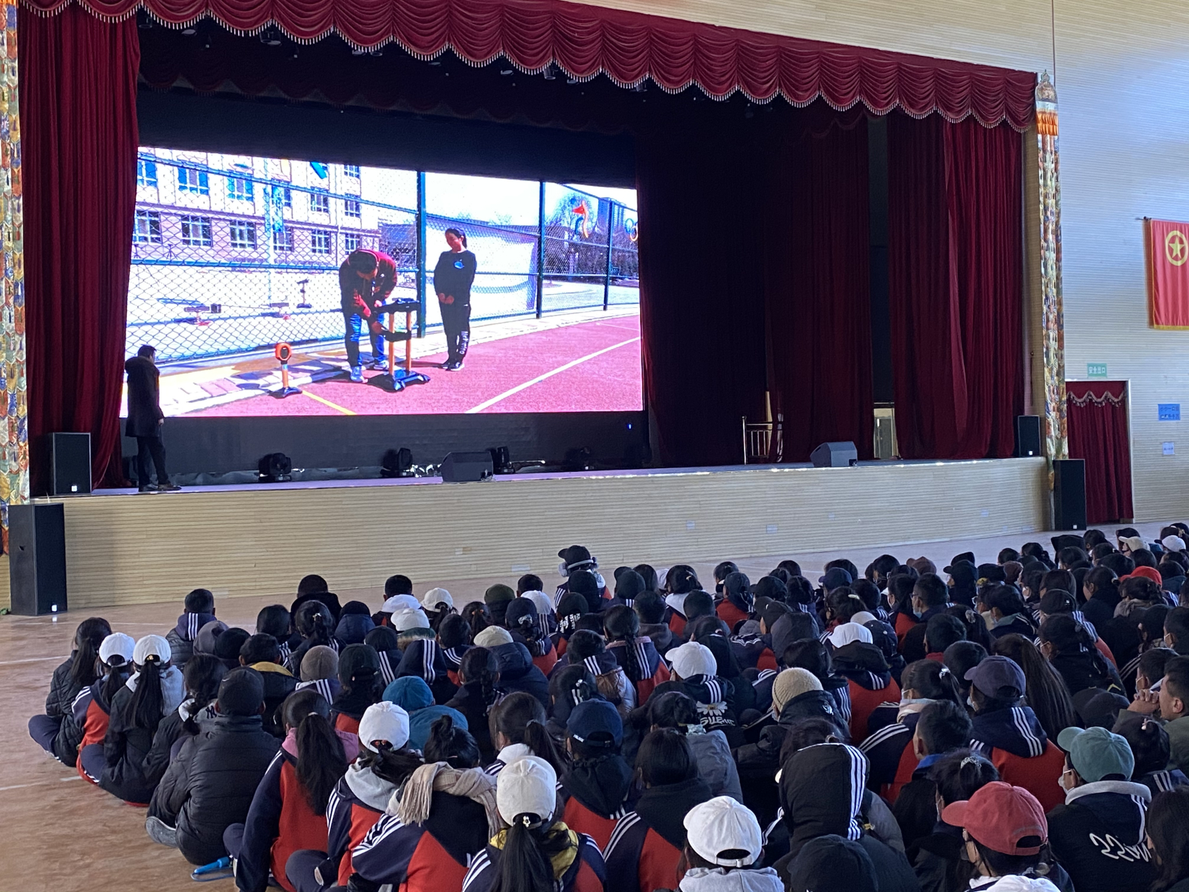 杂多县第二民族中学针对初三学生讲解体测要领