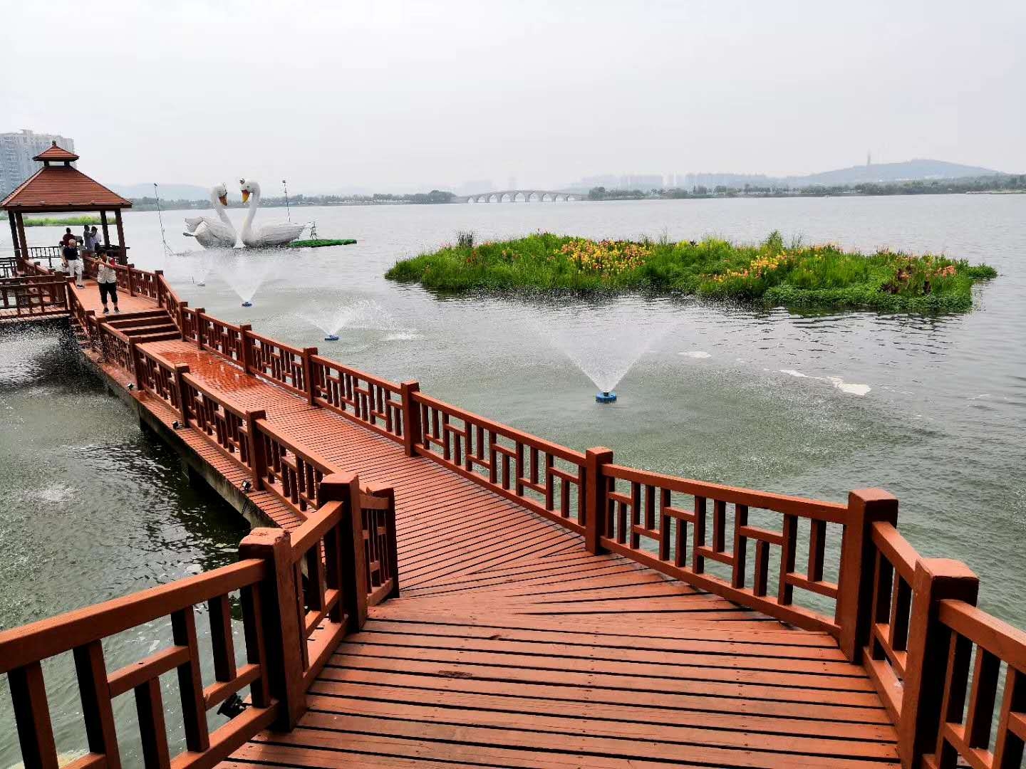 七律 岳阳千亩湖公园