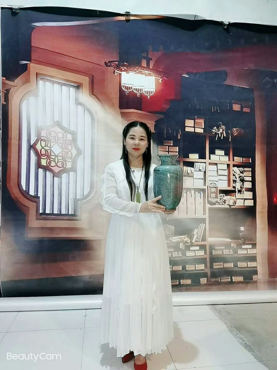 [爱心][爱心][爱心]闫芸萱用欢喜心制作传世卢窑卢瓷《富贵瓶》,希望