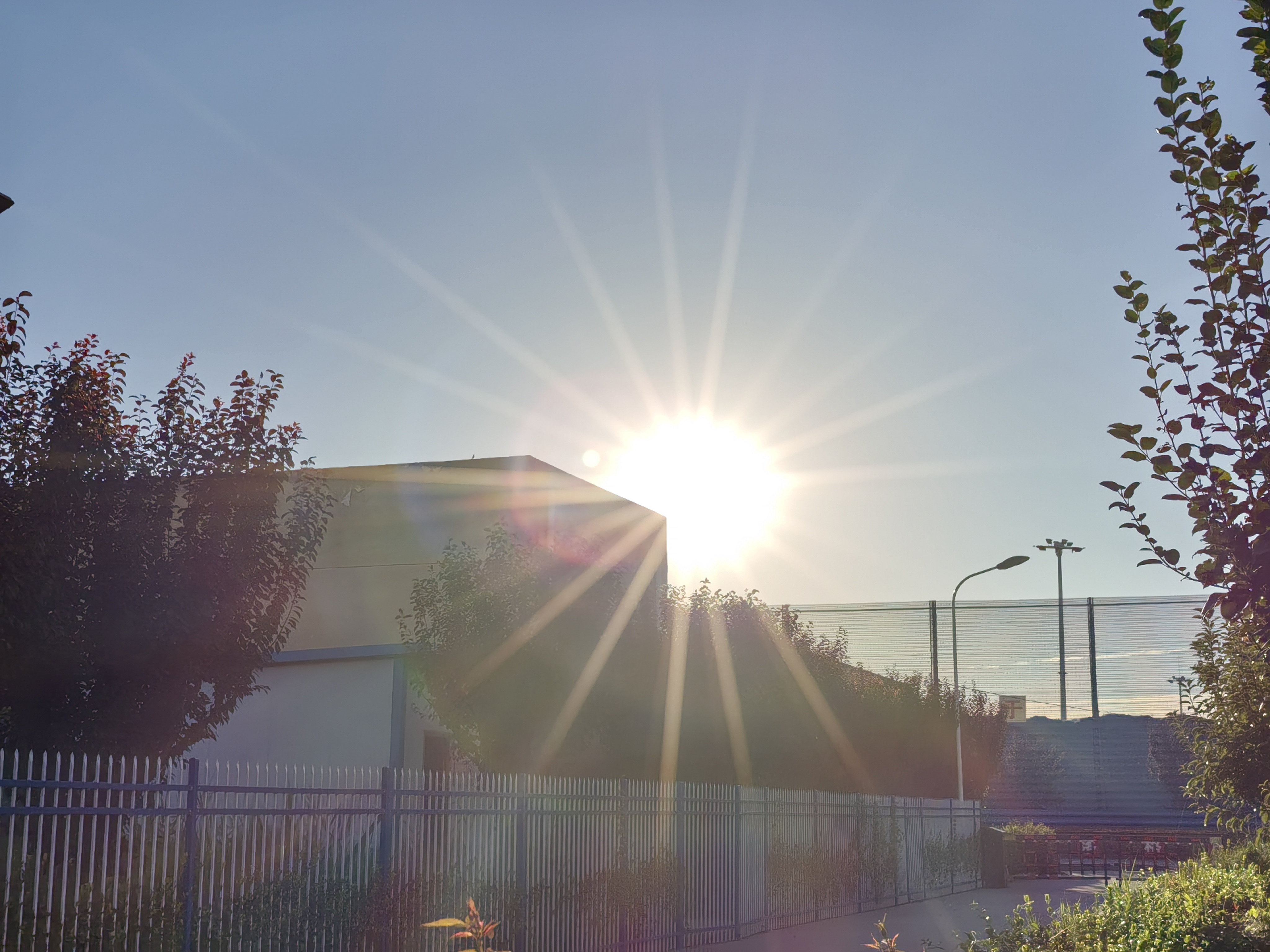 阳光明媚,万里无云的一天