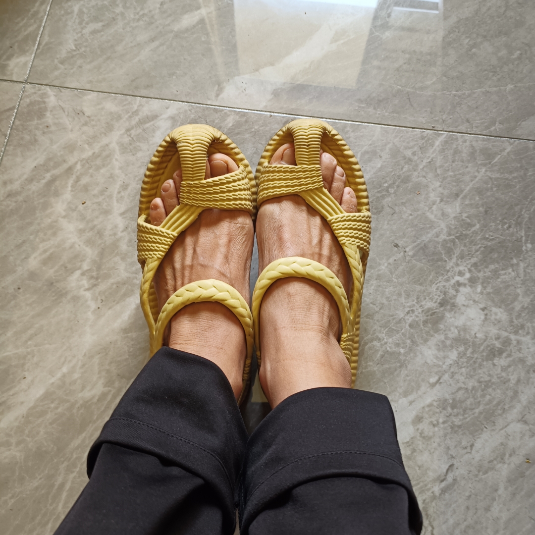 一个冬季下来,贱脚躲在鞋里,闷着,憋屈,时间长了,还泛着港味,一些时候