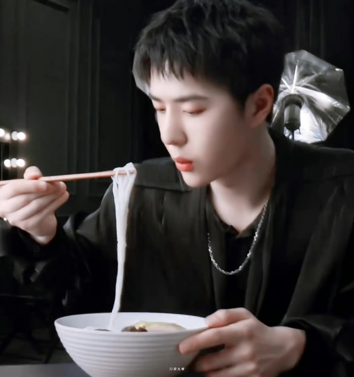 吃面要呼呼#王一博# 可可爱爱的