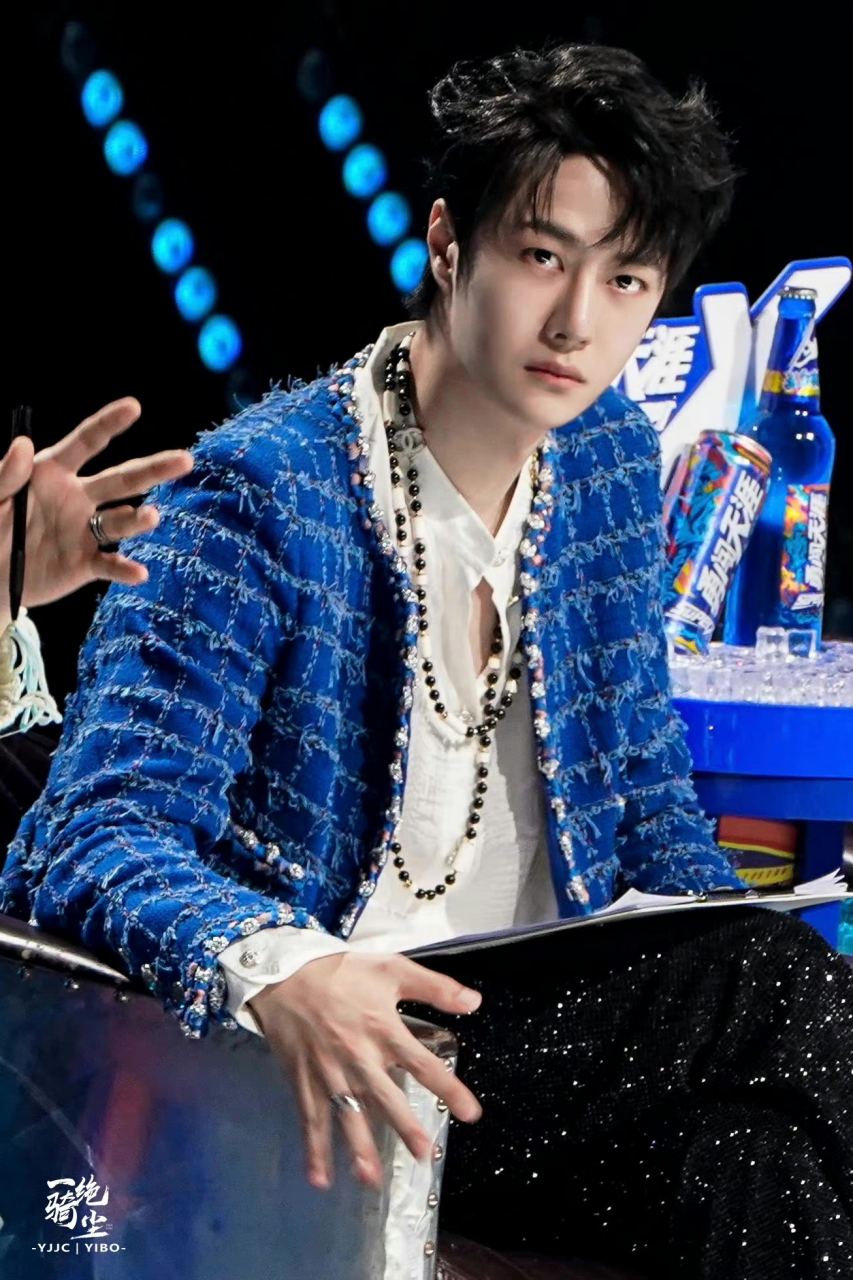 王一博# 我的大明星,身穿蓝色香奶奶,浑身香喷喷,脸蛋子奶呼呼,我