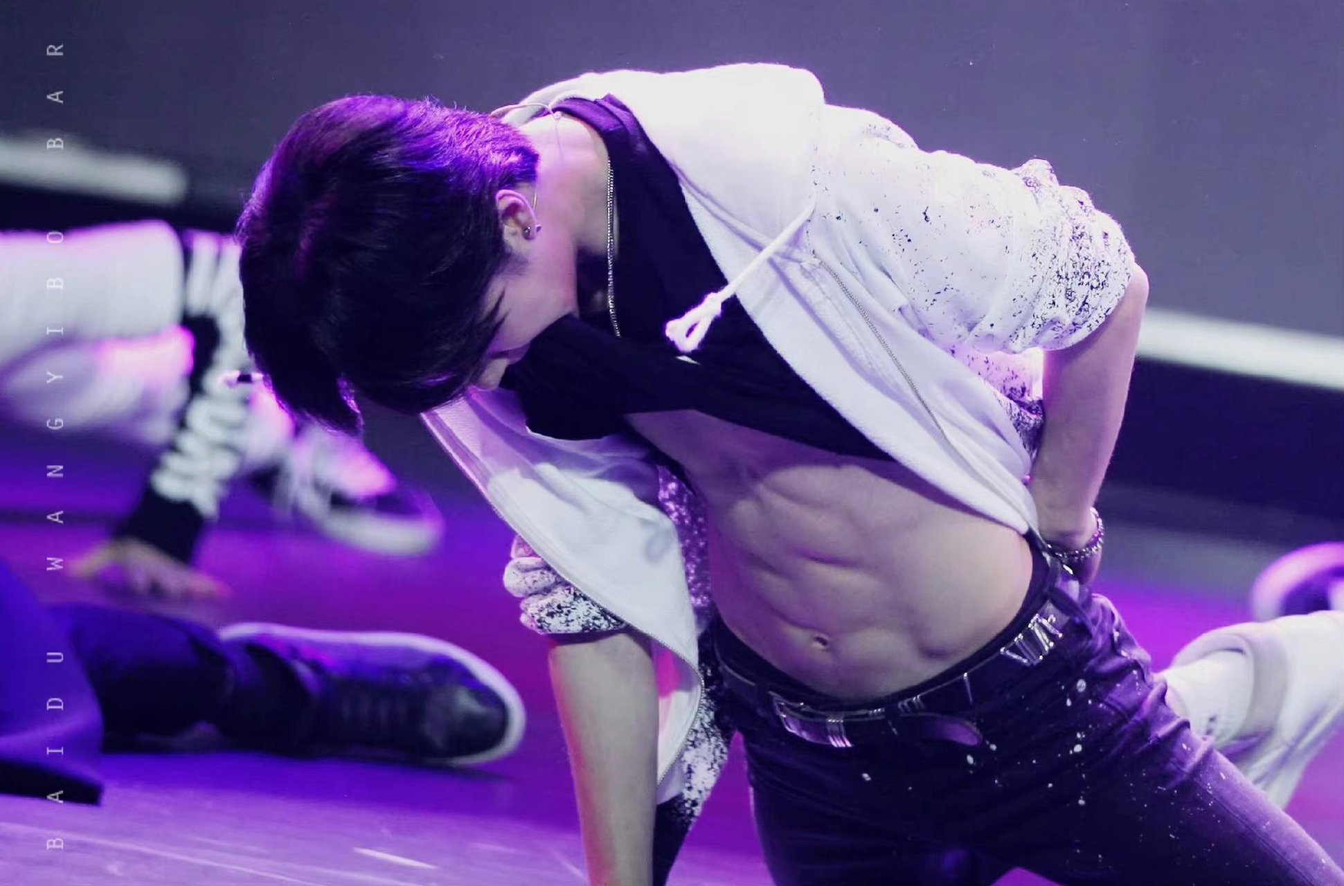 腹肌帅哥王一博#王一博