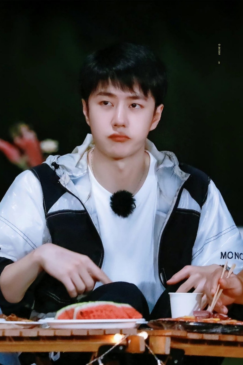 委屈巴巴的像一只小猪#王一博# [嘻嘻][嘻嘻]