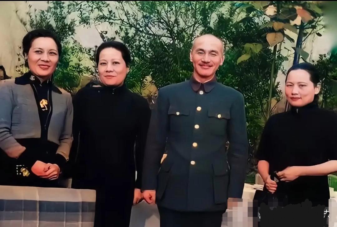 渐渐地几乎没有了交流,这一次他们相聚宋氏三姐妹重庆照片合影