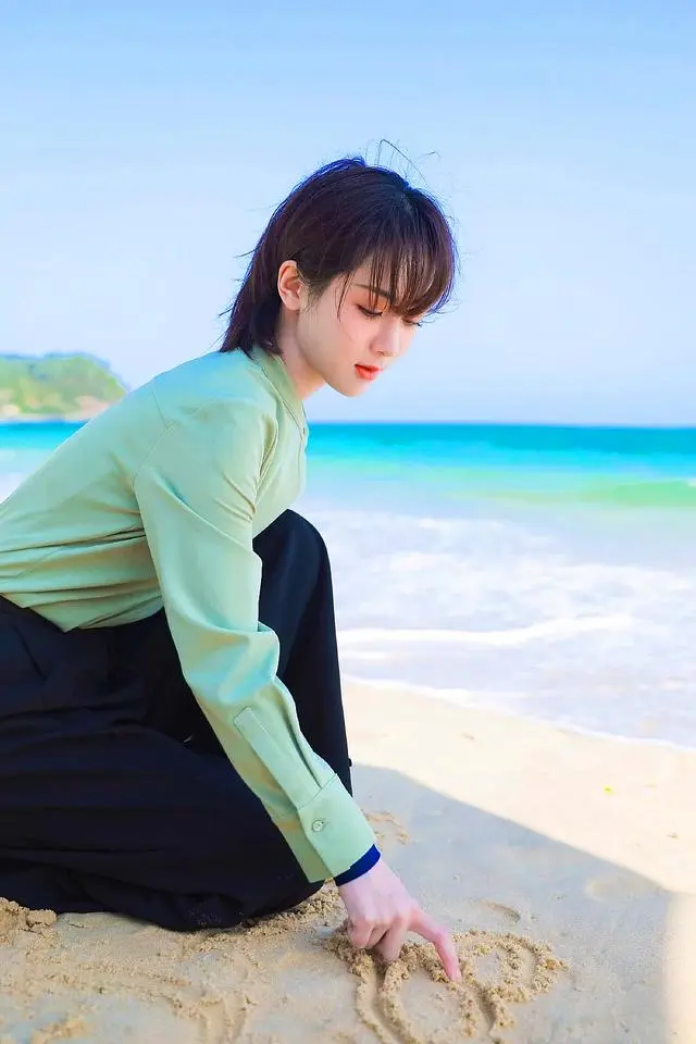 海边的短发杨紫