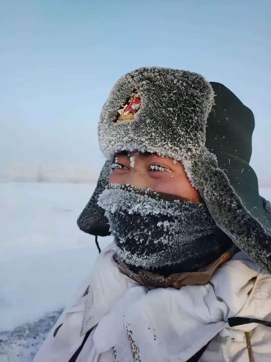 在连鸟都飞不过的雪山垭口,用双脚走出国境线