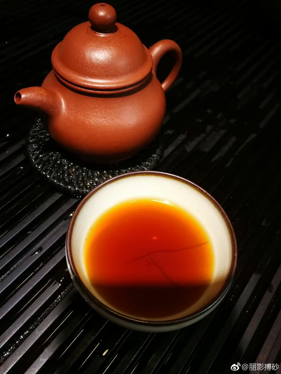 一杯清茗,半卷闲书,静坐午后暖阳.茶香四溢,心灵沉静.