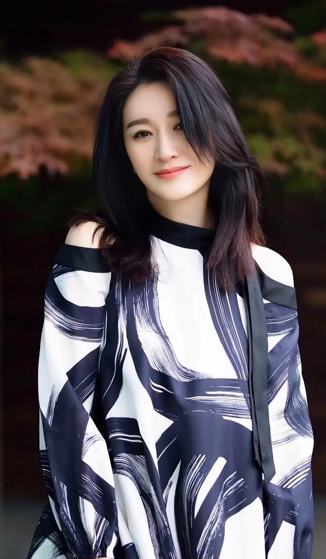 李小冉:百变魅力与风波起伏