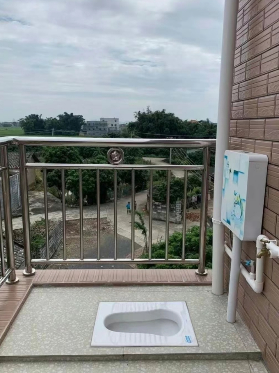 卫生间改到阳台上,这样家里的空气就好多了! 为设计师点赞!