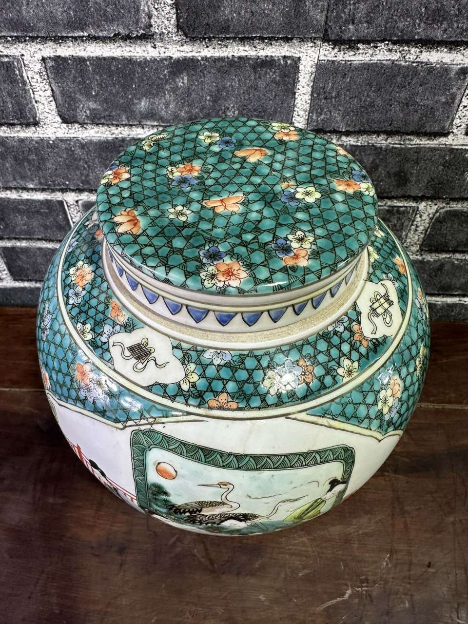 康熙五彩罐,画工细致,瓷质细腻,品相如图