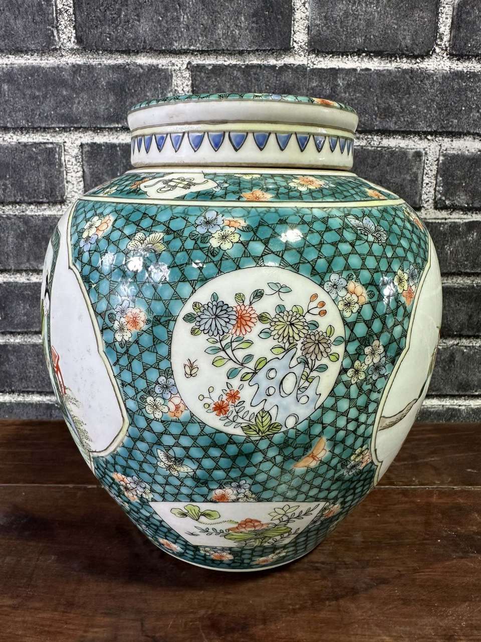 康熙五彩罐,画工细致,瓷质细腻,品相如图