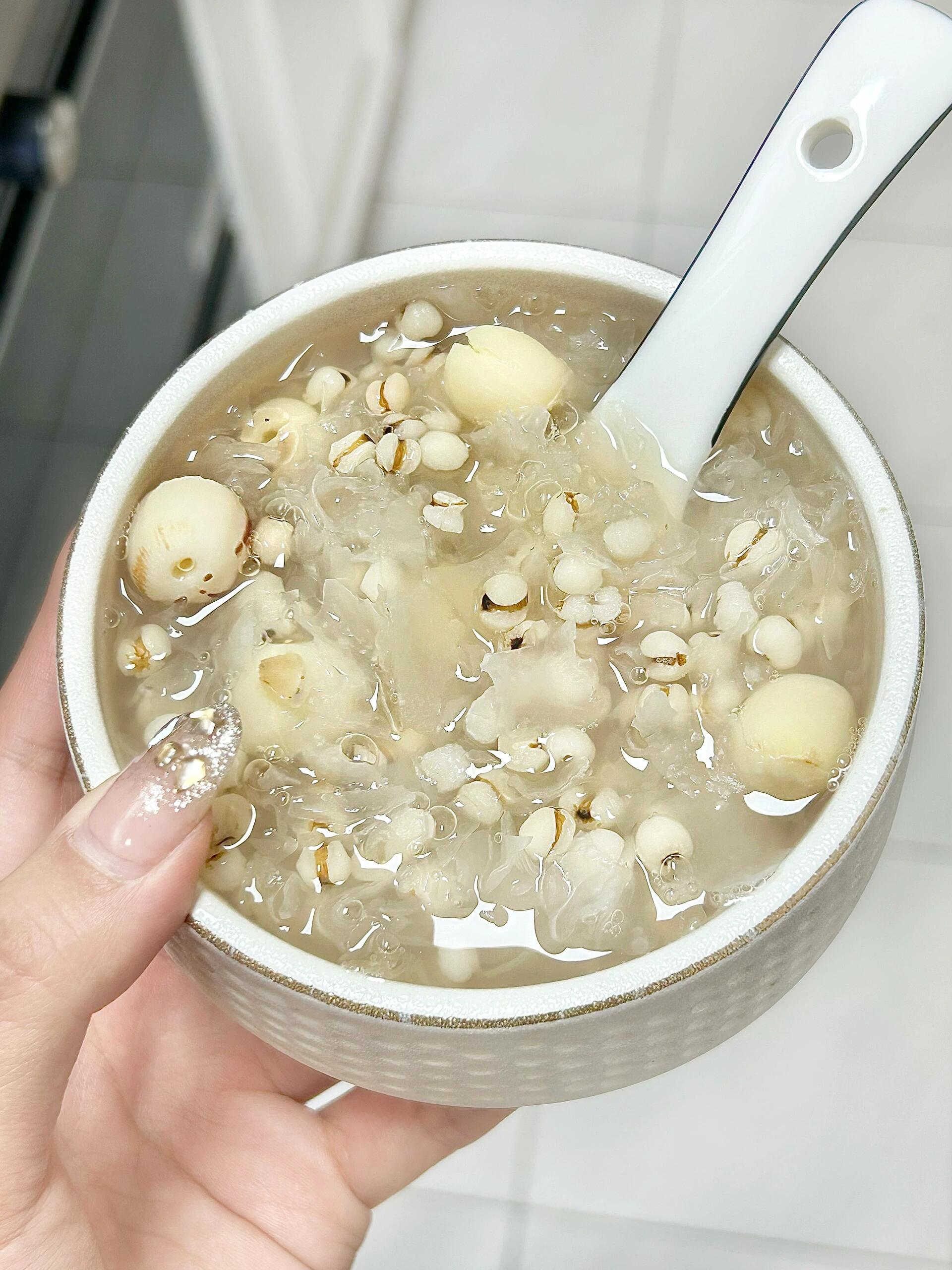银耳莲子汤制作方法