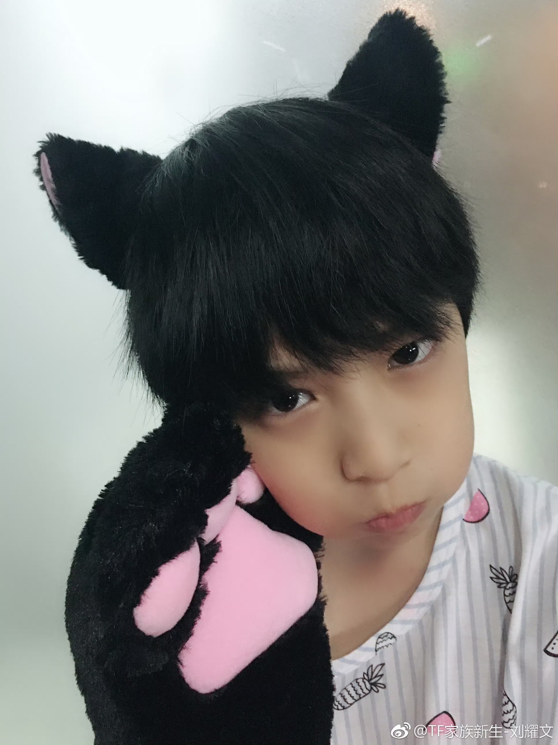 刘耀文李天泽,舞室练功显活力,表情到位,动作流畅,青春气息扑面而来!