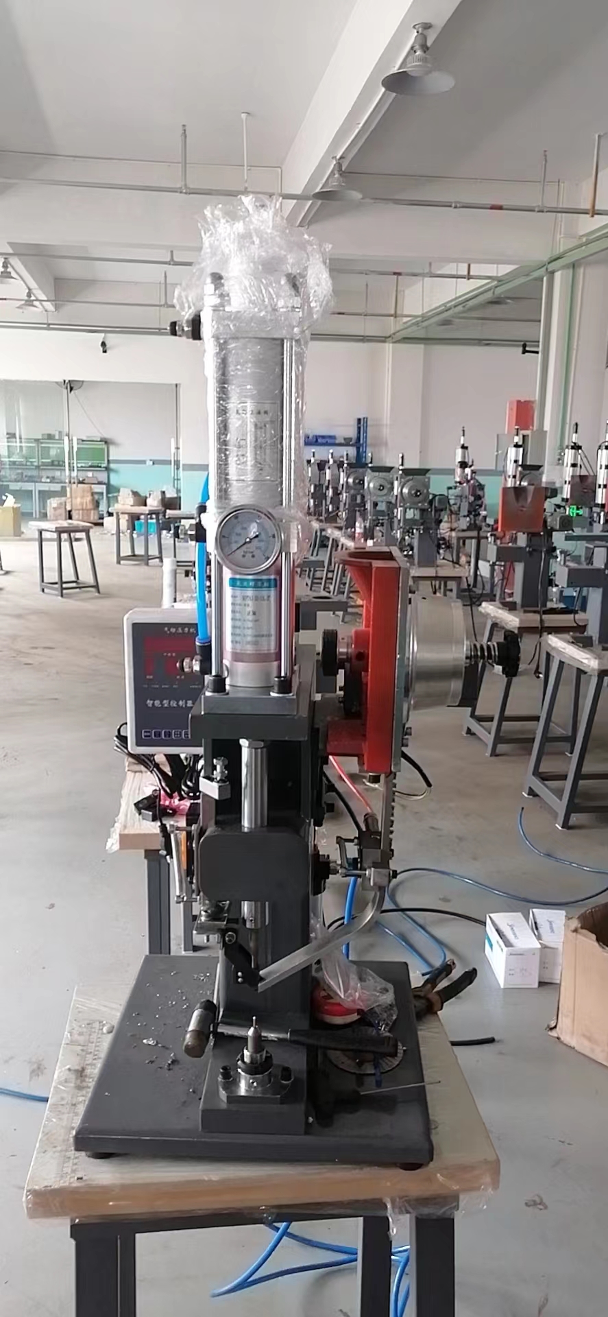 半自动空心铆钉机