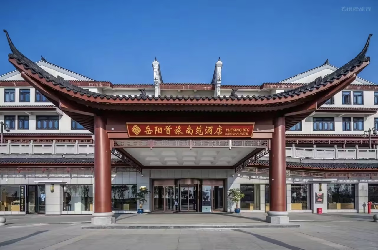 今天天气真好呀!阳光明媚,花儿都笑得合不拢嘴啦!