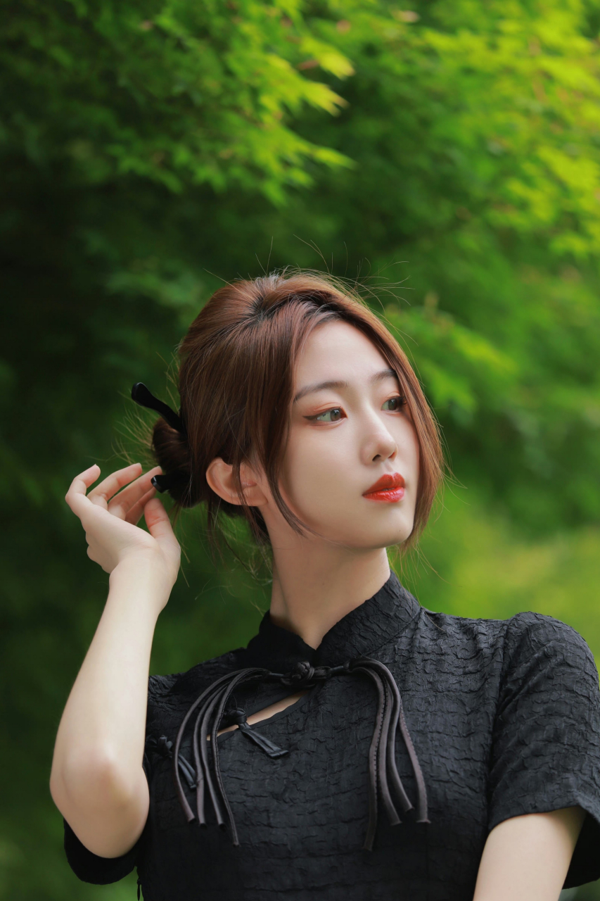 国风新中式美女,眉清目秀,知性温婉.若有缘牵手,此生何求?