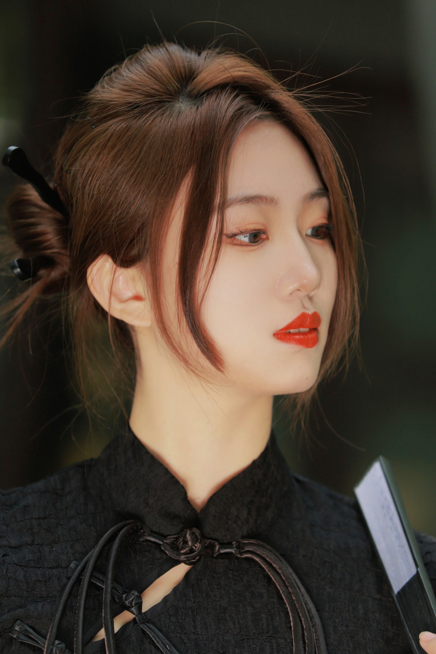 国风新中式美女,眉清目秀,知性温婉.若有缘牵手,此生何求?