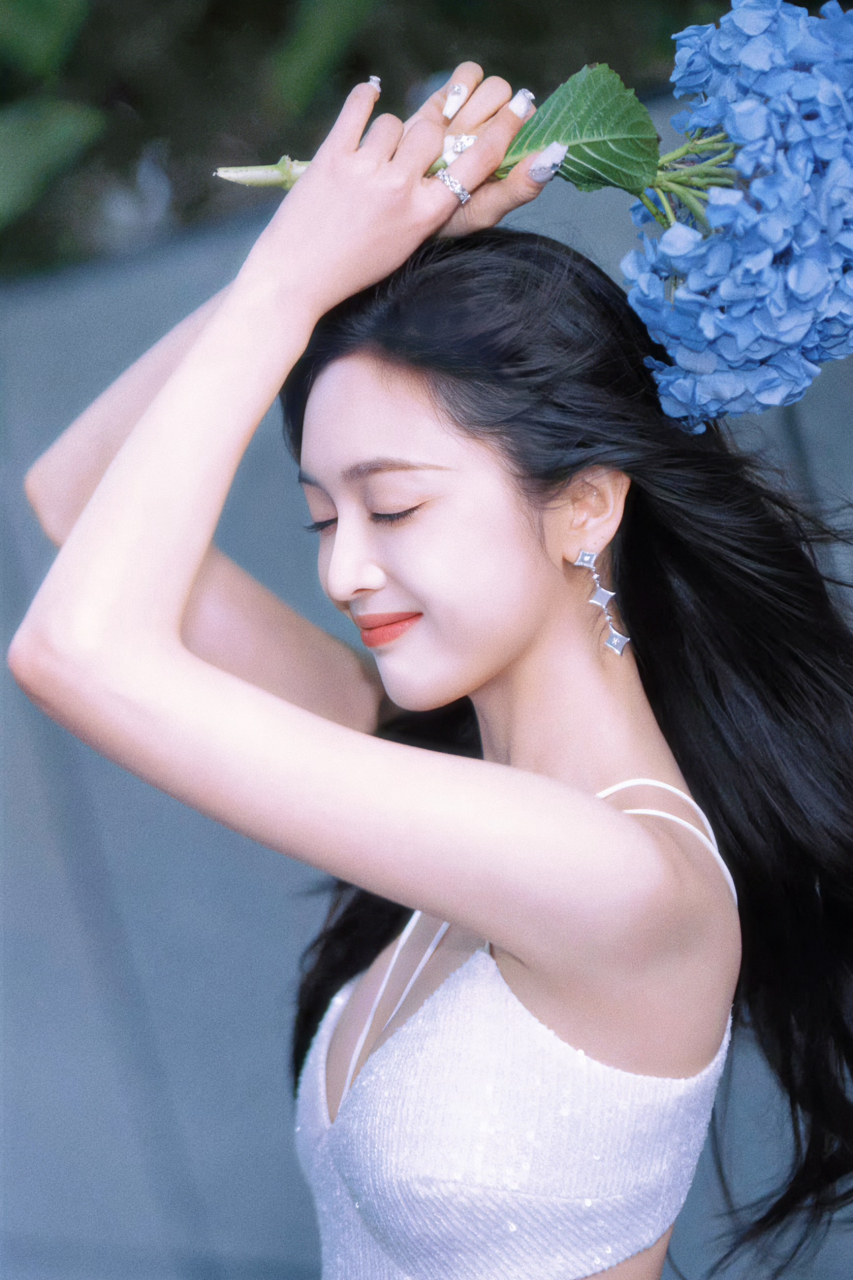 貌若天仙的吴宣仪,她那清澈的眼眸,甜美的微笑,还有天花板级的颜值