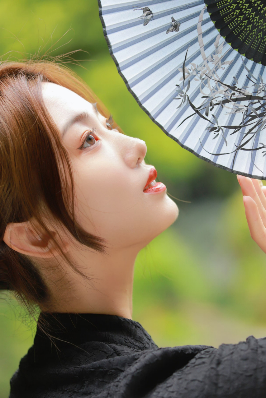 国风新中式美女,眉清目秀,知性温婉.若有缘牵手,此生何求?