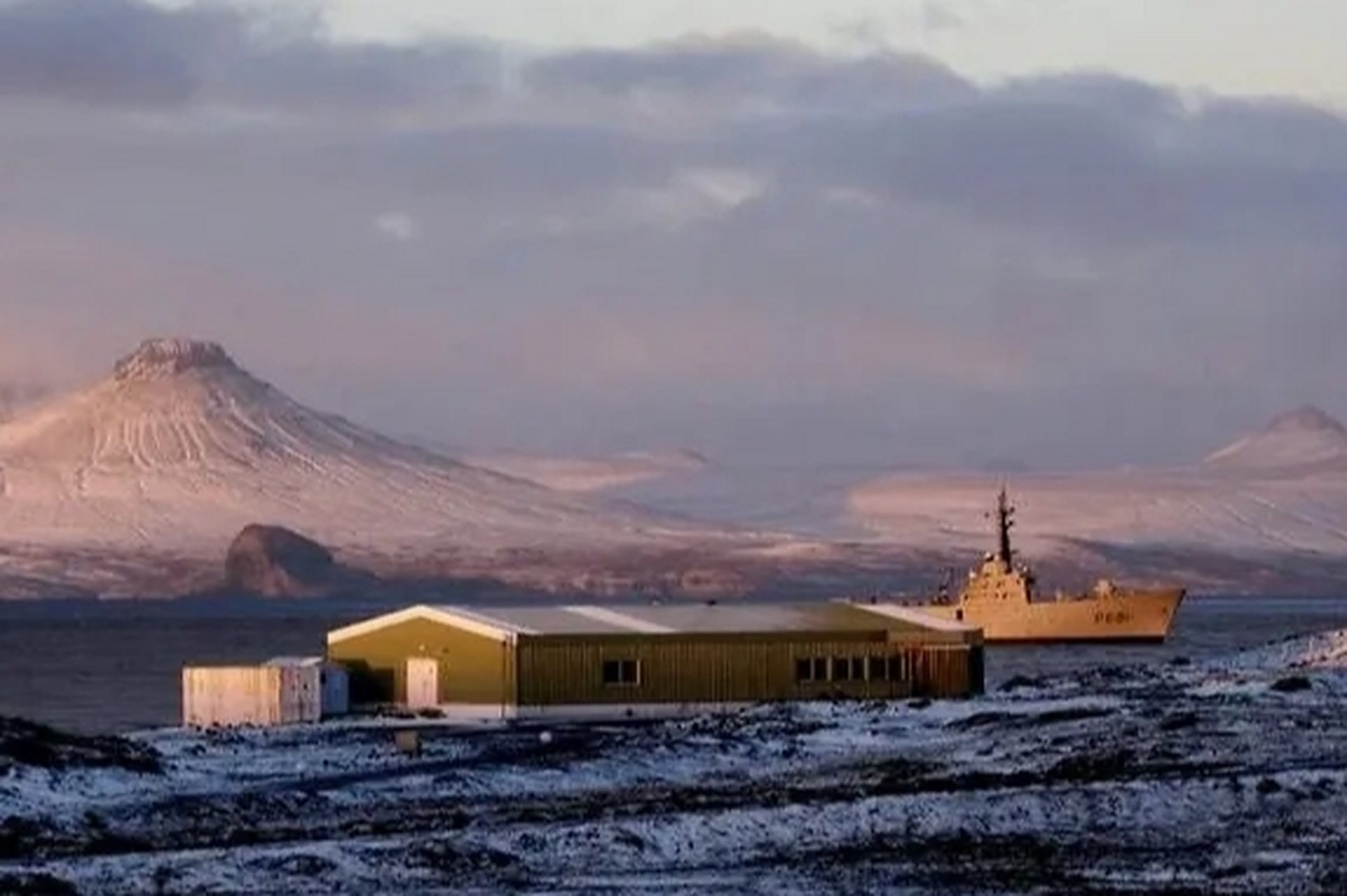 凯尔盖朗岛是南太平洋上一个荒凉,寒冷的火山小岛,也是法国殖民地时代