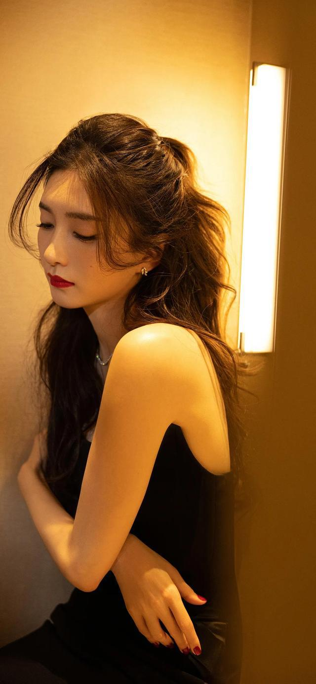 娱乐圈大爆料  1,白莲花女星跟前夫世纪大和解是为了带货,现在她直播