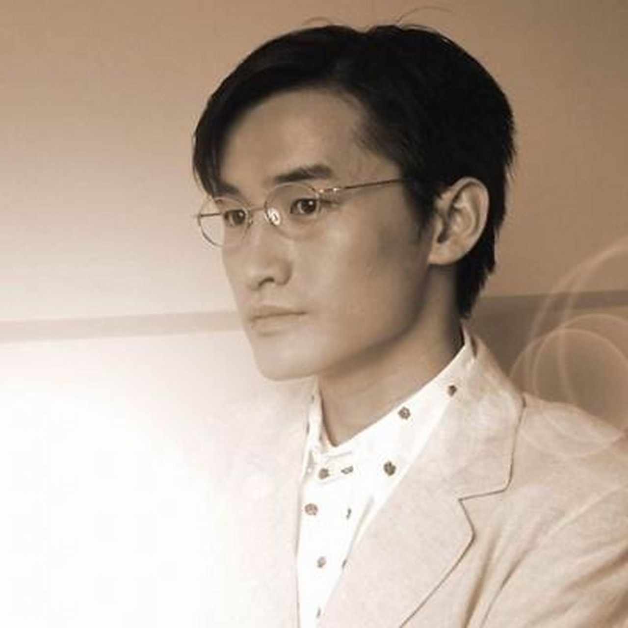 歌曲:曾经最美  演唱:朱铭捷 看不穿你的眼睛 藏有多少悲和喜 像冰雪