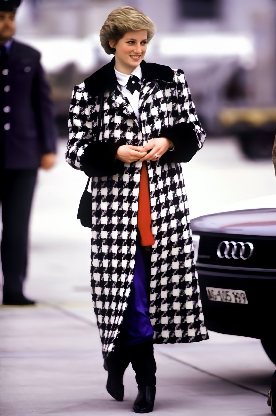 戴安娜的经典穿搭,行走的模特秀,气质也不错.[得意][得意][得意]