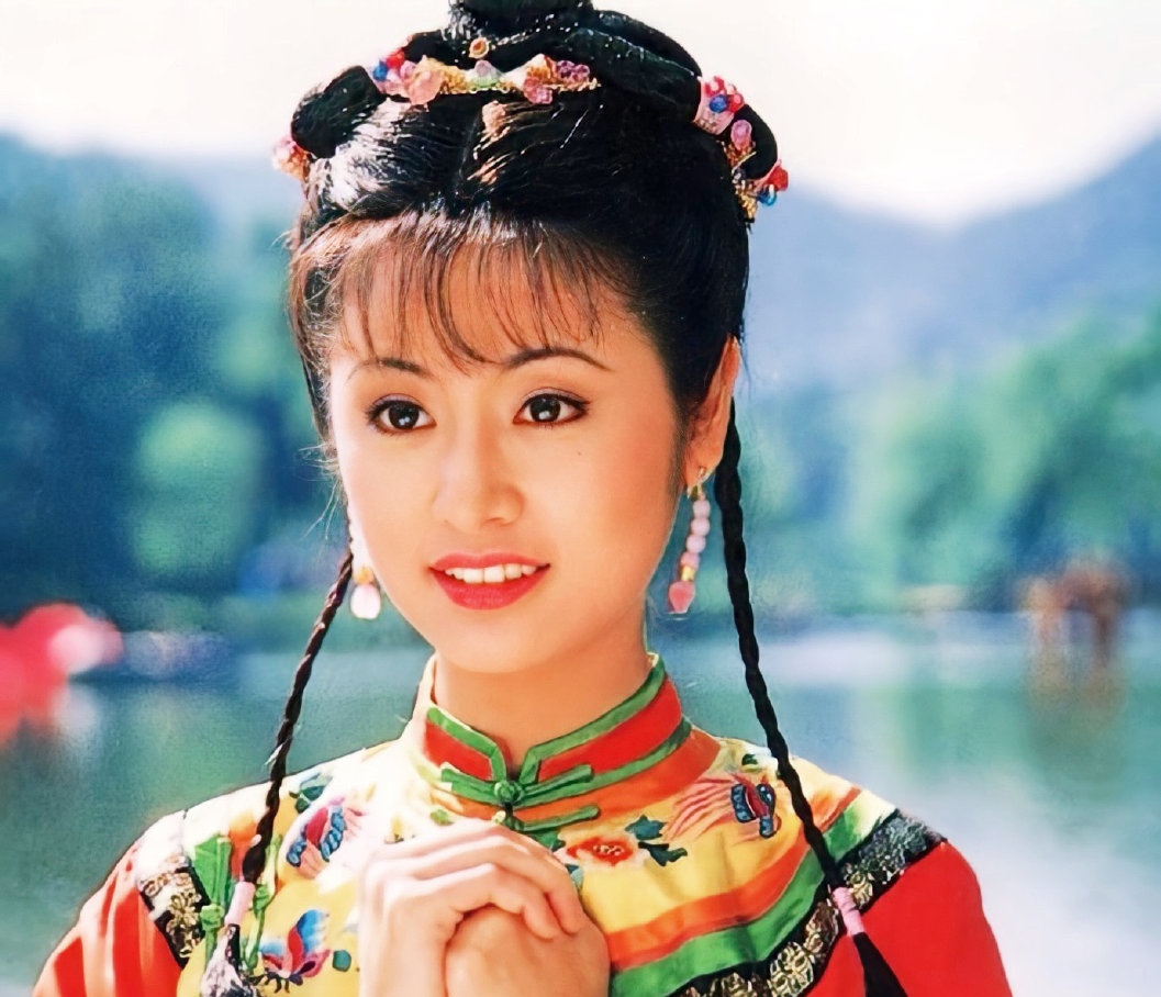 紫薇格格林心如,再怎么保养,终究敌不过岁月的沉淀,既然如此,就不如