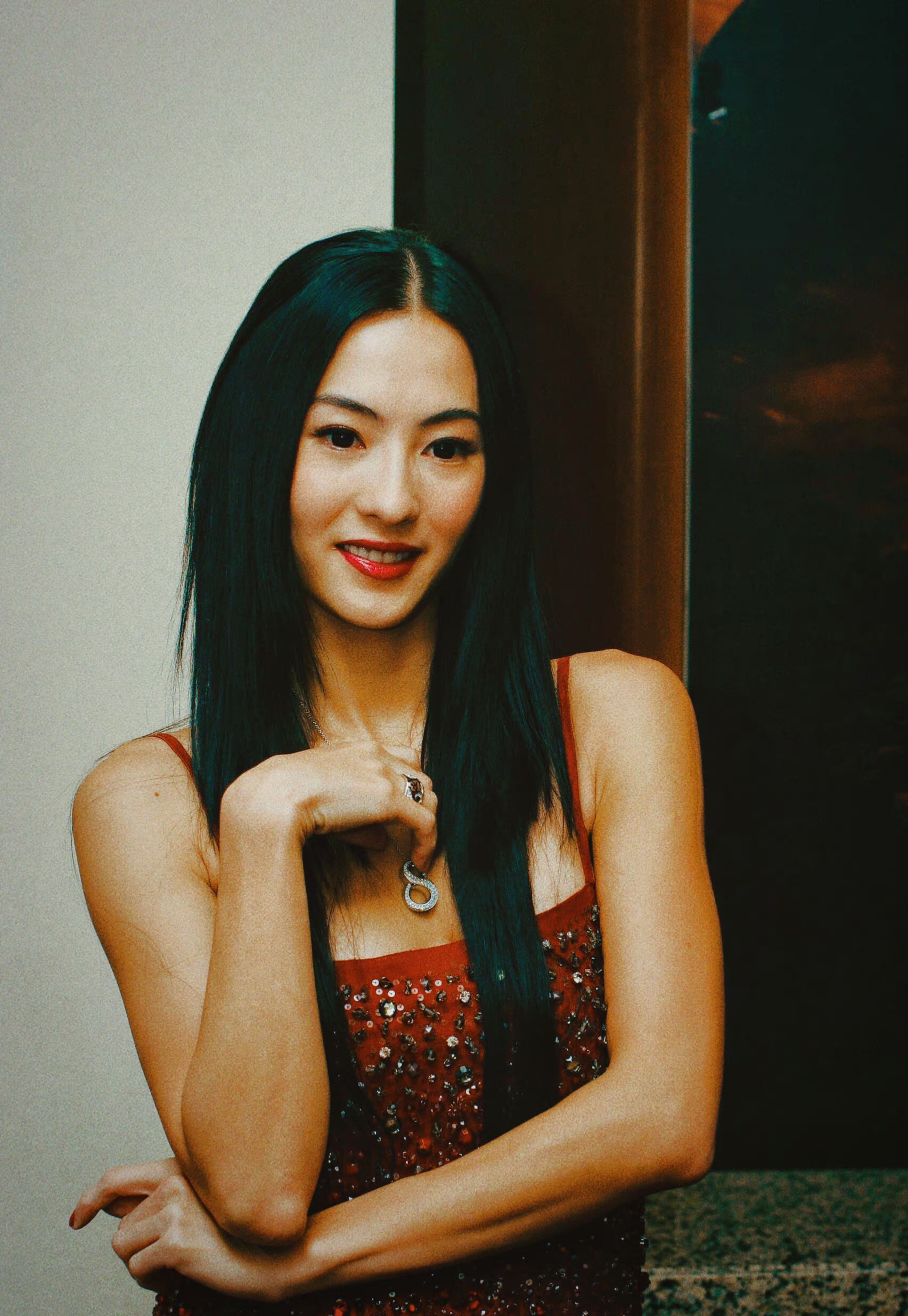 年轻时候的张柏芝,颜值在线,也很上镜,既艳如海棠春醒,又清似雨中梨花