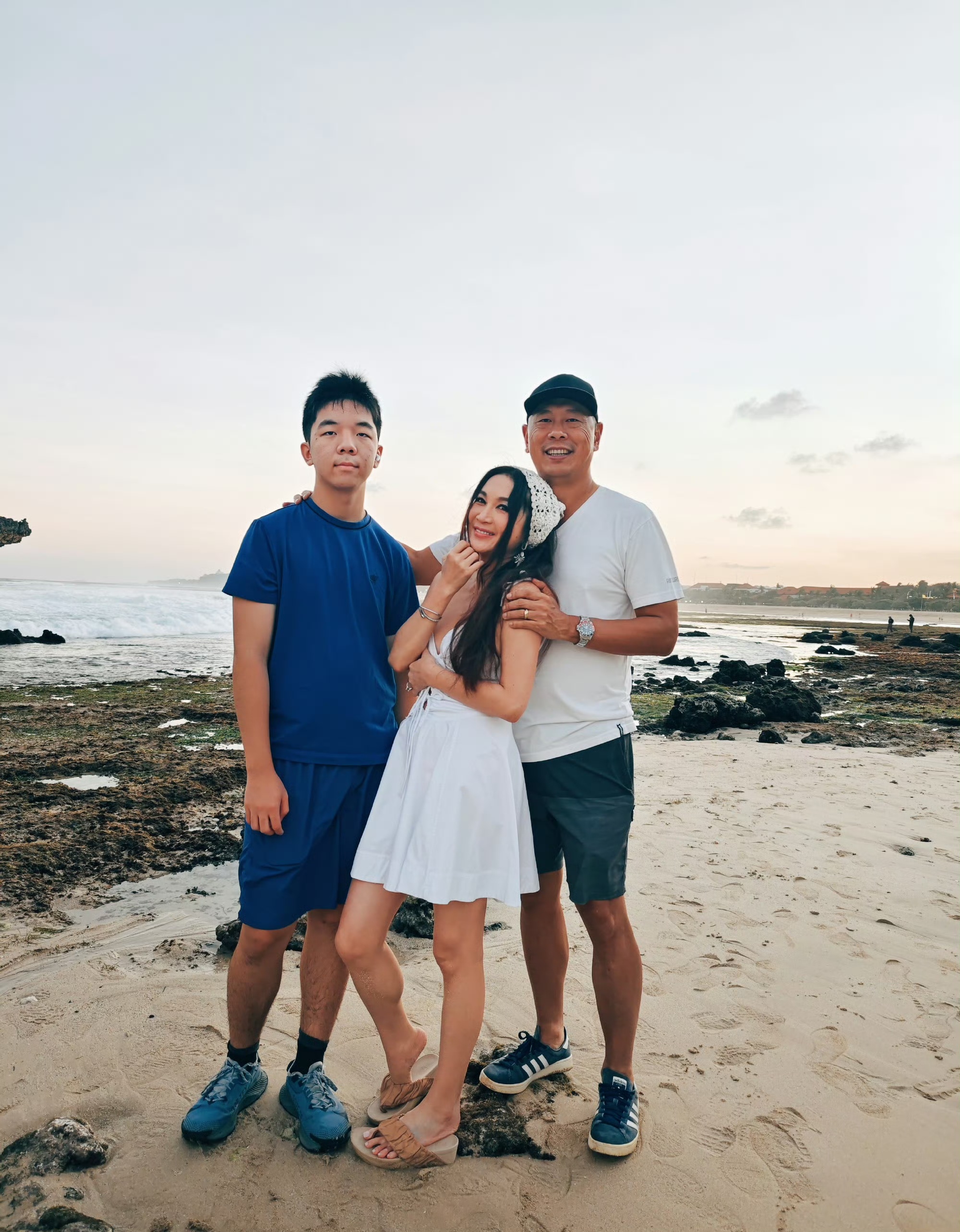 温碧霞最新全家福上线了!