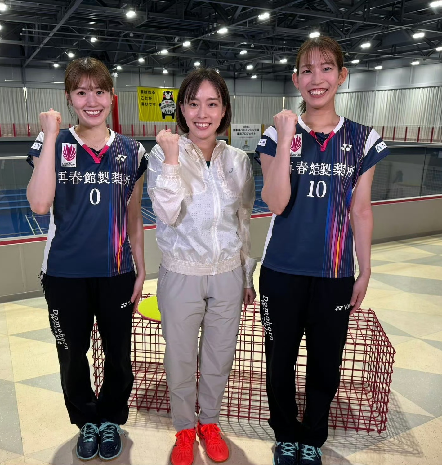 石川佳纯不愧是矮胖界的灵魂,活跃在本国有关的乒乓球活动,可谓出尽了