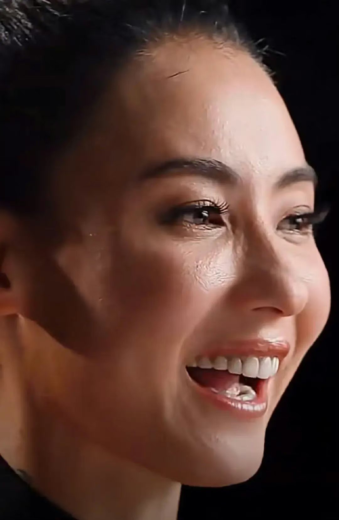 张柏芝脸部高清图,不得不承认,岁月真是一把无情的杀猪刀!