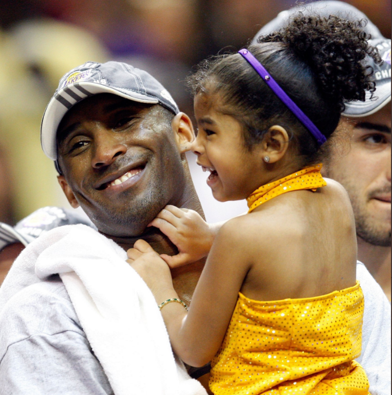 科比的女儿们长大了!也变得漂亮了,更延续了对篮球的热爱!
