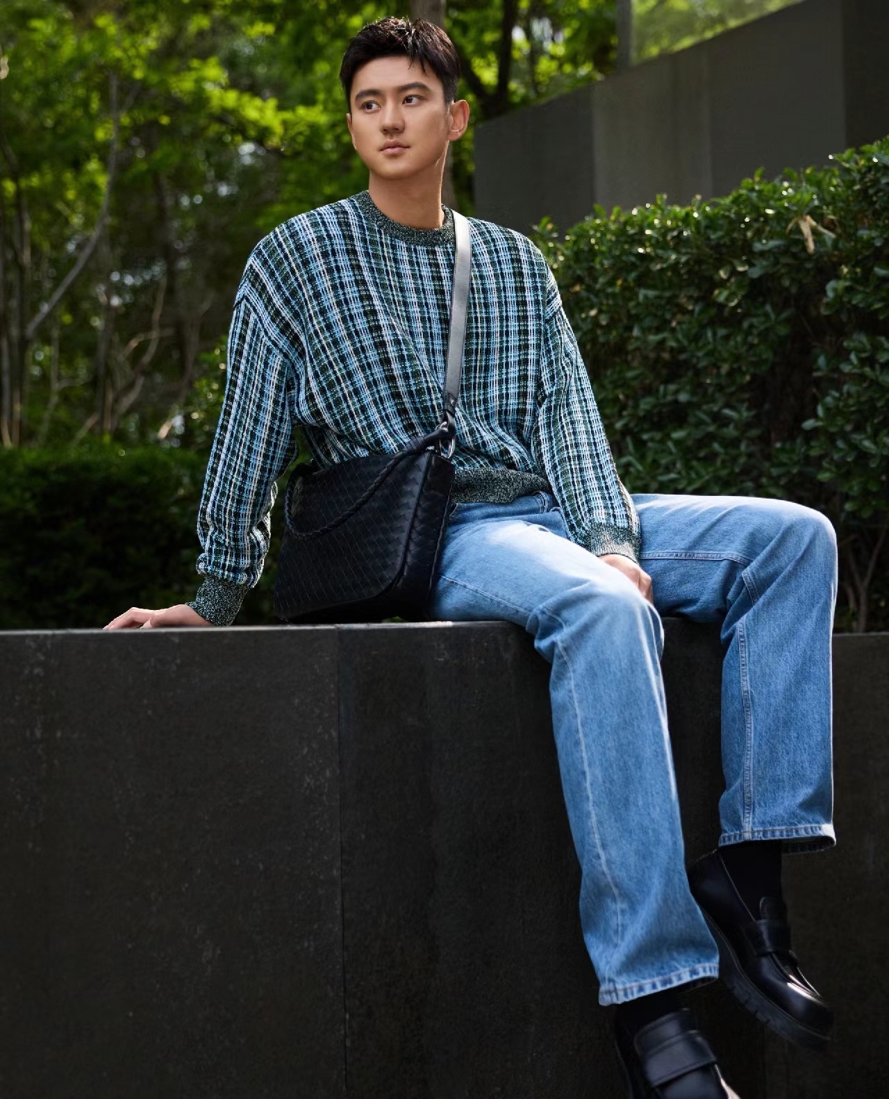 宁泽涛这穿着打扮有点复古气息,感觉土里土气的!有点囤啊!