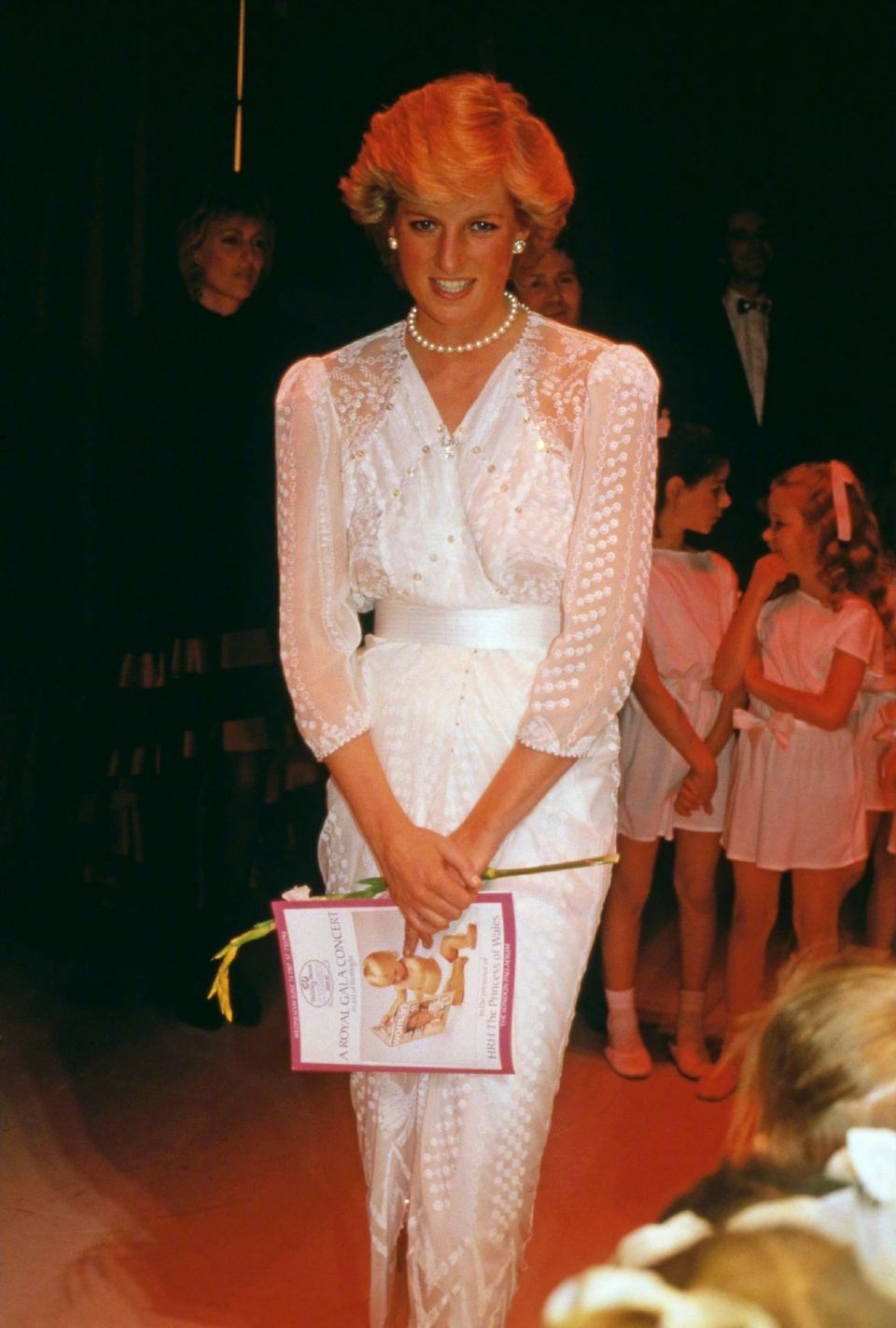 戴安娜的经典穿搭,行走的模特秀,气质也不错.[得意][得意][得意]