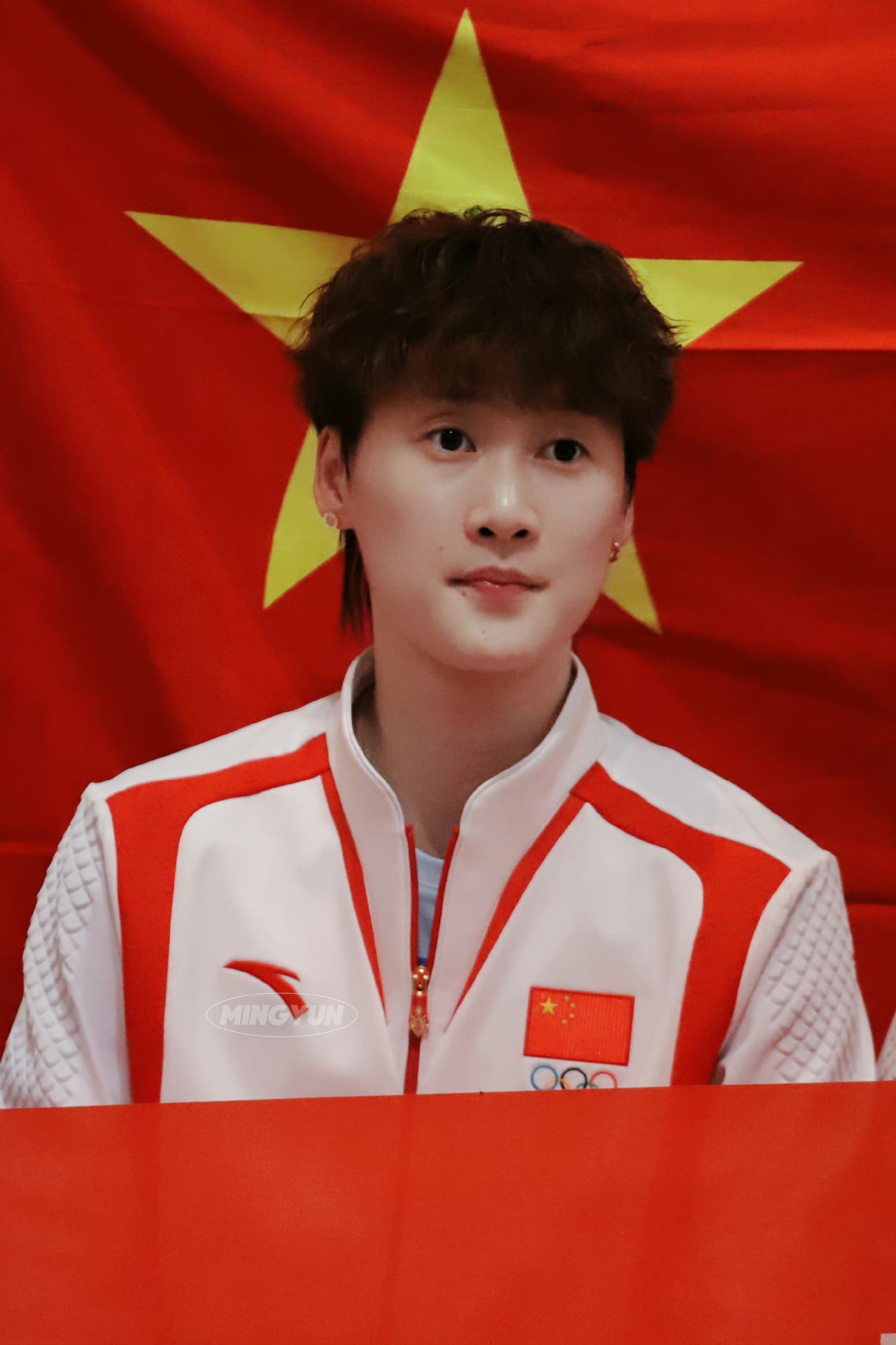 征战巴黎奥运的陈雨菲,这发型整得挺新颖别致的,颇具喜感哈!