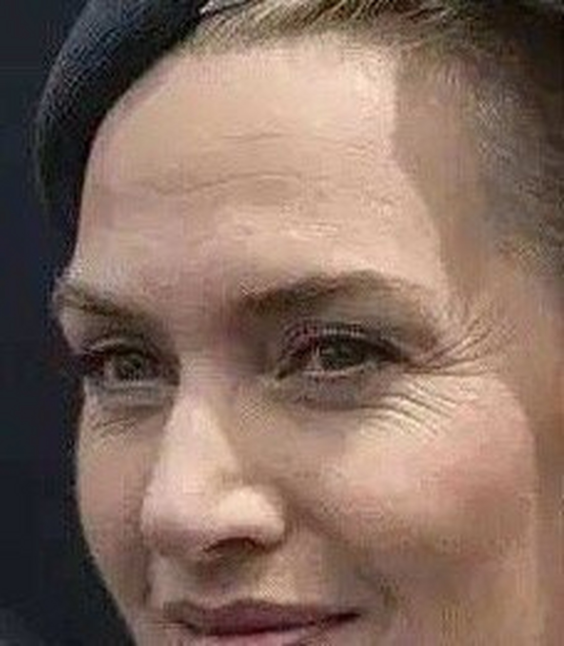 女人笑起来鱼尾纹面相解析;  (1)鱼尾纹上翘 鱼尾纹上翘的女人个性会