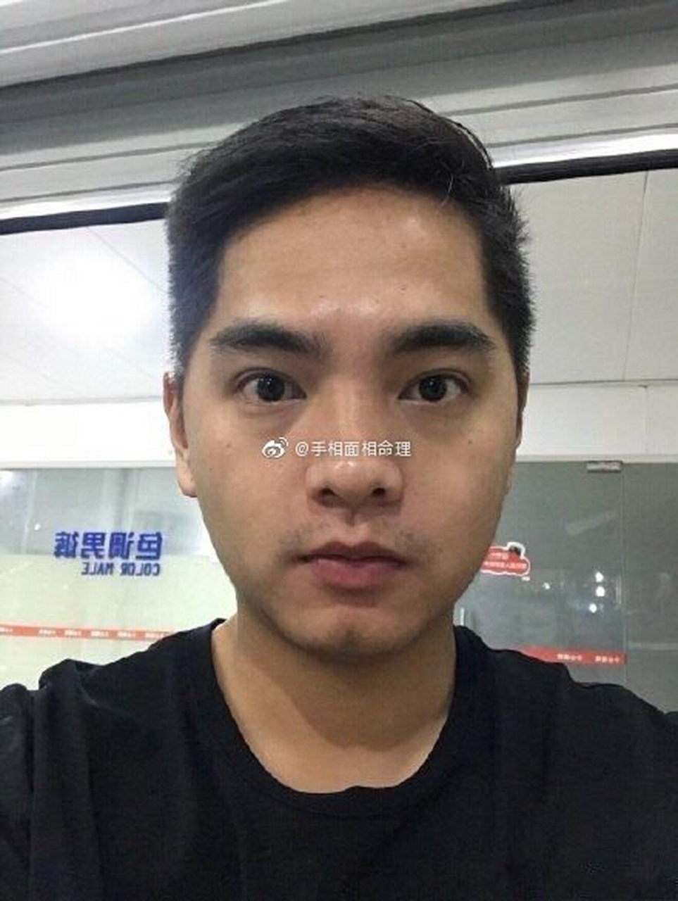 面相预测#从面相中上看,鬓角压天仓,显得你整个人的额头非常的窄