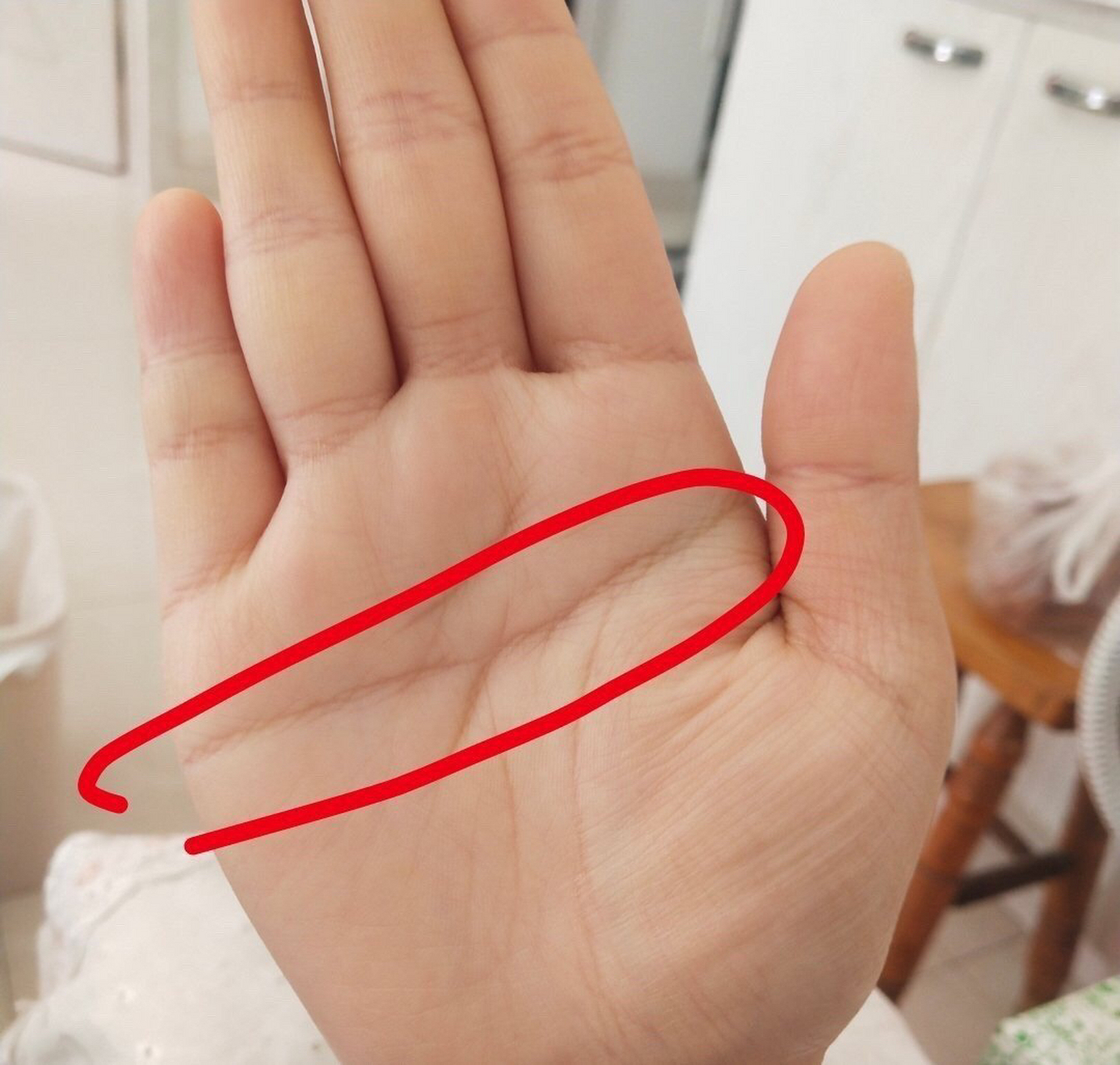 有些朋友可能听说过女士断掌有克夫之嫌,相学中真的有说法吗?