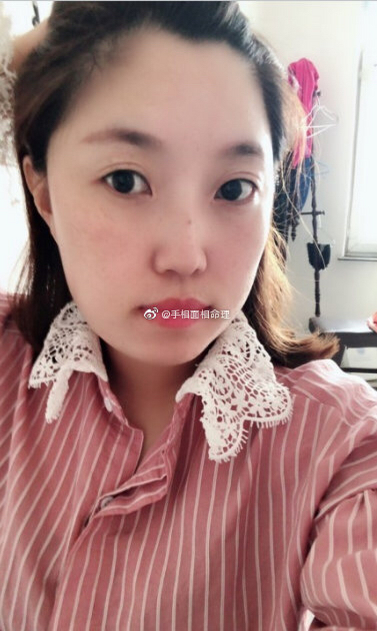 面相预测#从姑娘的面相中看,m字发际线,早年运势坎坷,在求学之路或