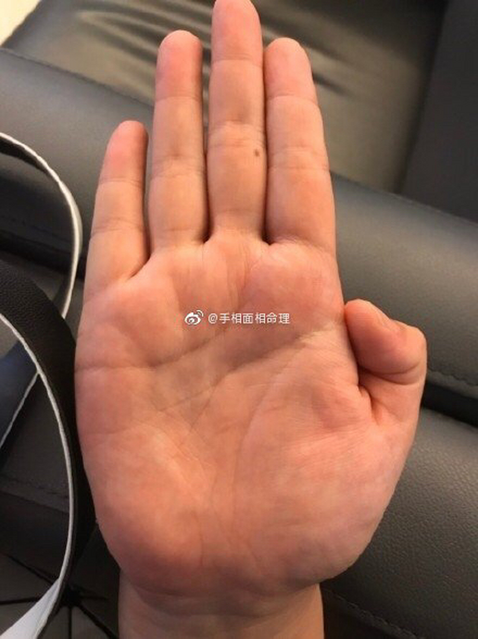手相预测#从手掌中看,金型手,为人比较的公平正义,见不得欺负弱小的