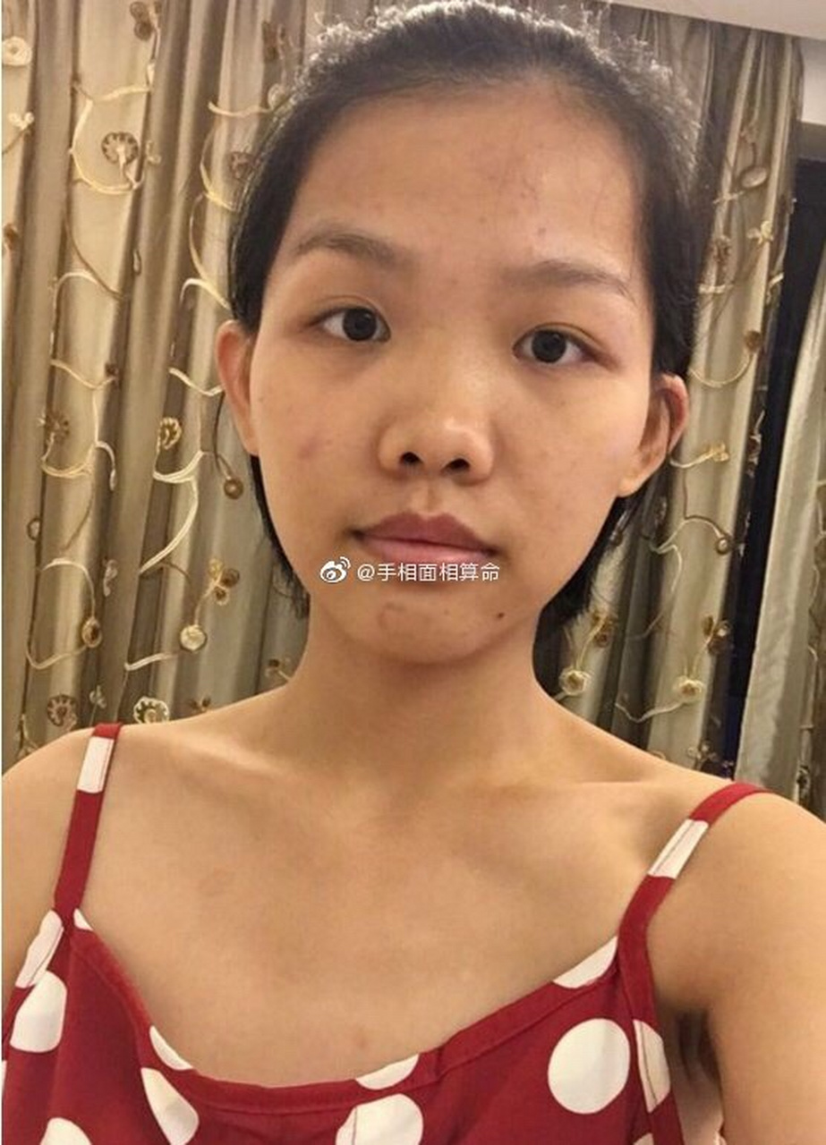 国学知识#面相看,山根及鼻梁低,夫缘不旺,需自身多努力,而且鼻梁 