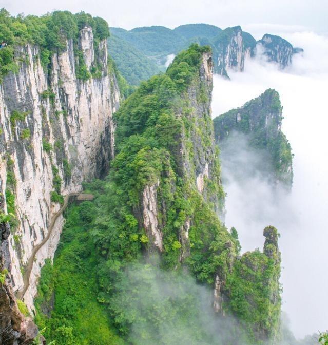 泥巴山两重天风景图片图片