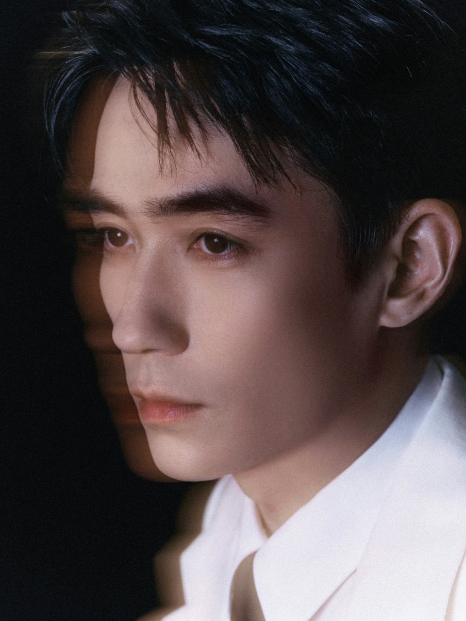 网传朱一龙将出演温仕培导演的新片《负负得正》.