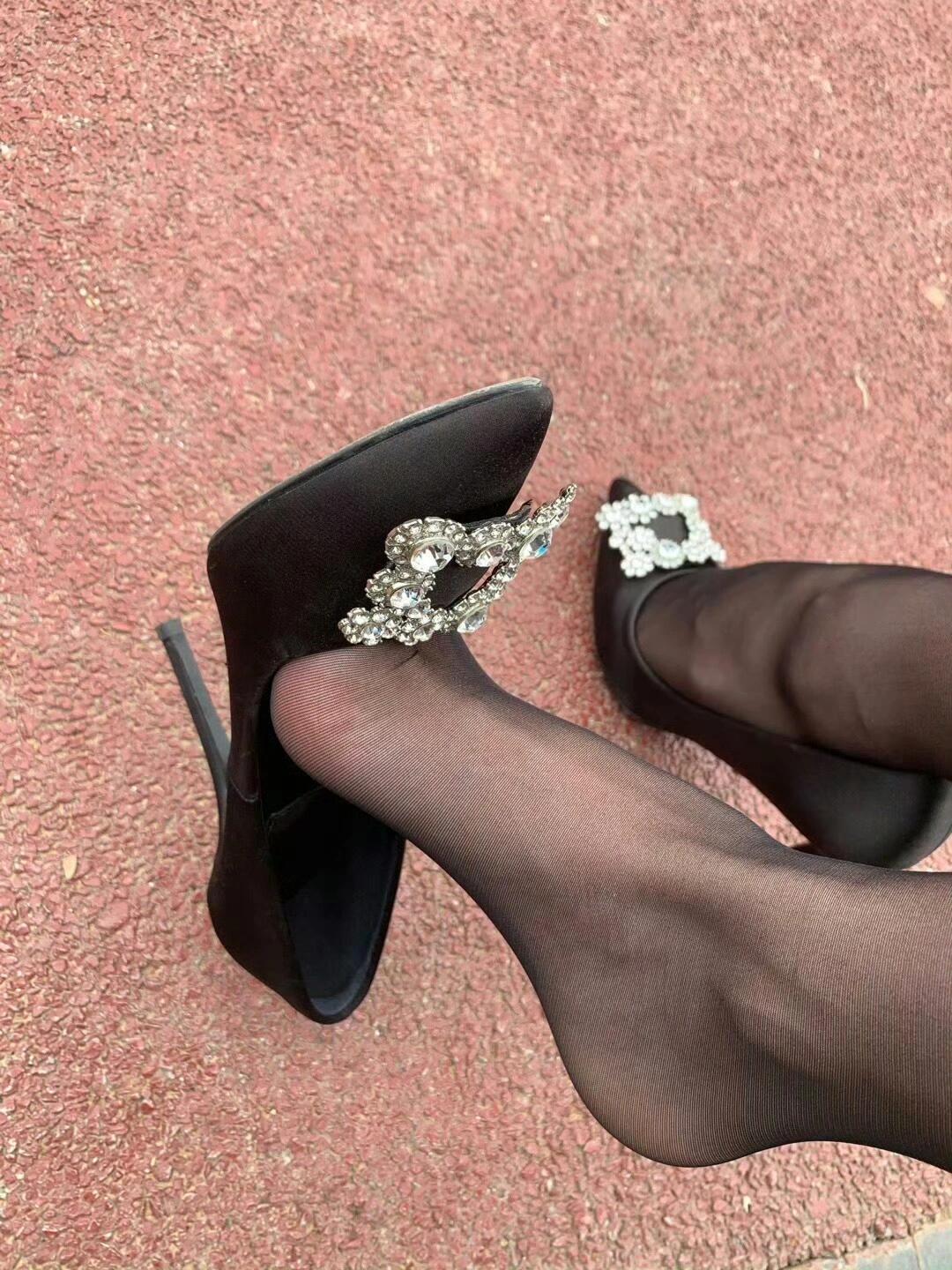 原味哦 高跟鞋,blingbling的装饰,优雅从脚开始