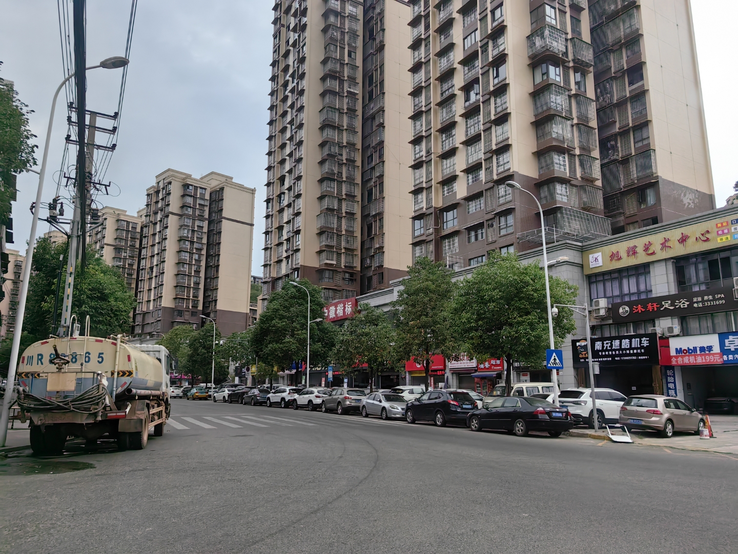 暑期出游指南长沙市岳麓区唅铺镇十字路口杨家山街道图片雄楚大道