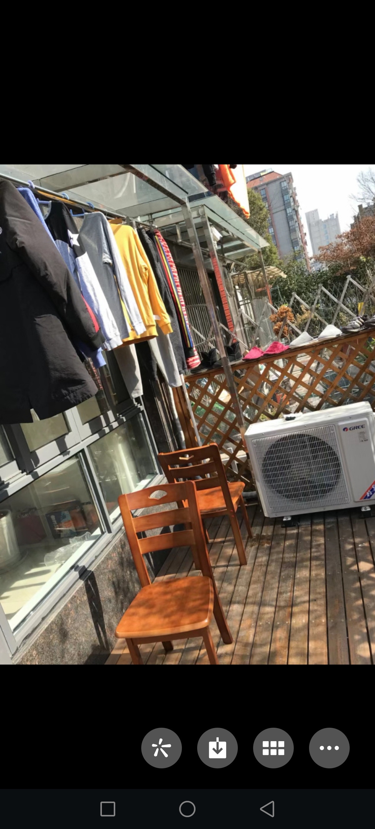 住一楼的房子,总有一个小院子相伴,既 可装空调外机,又可晒洗好的衣服