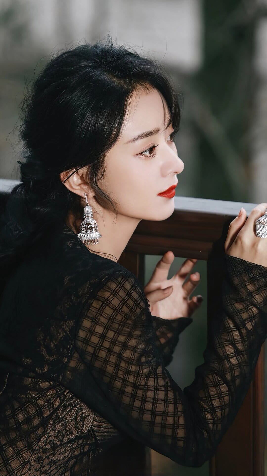 赵丽颖是中国著名的女演员,以其出色的颜值和身材在娱乐圈中备受瞩目.